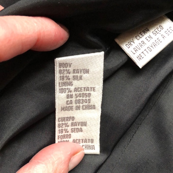 Jones Wear black velvet ladies blazer - Picture 3 of 4